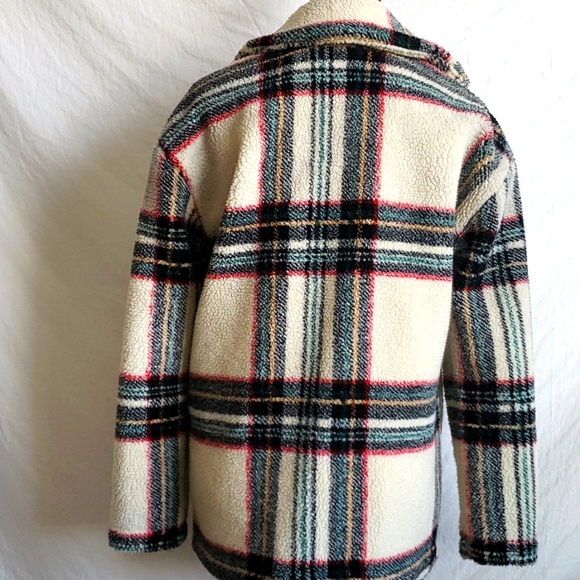 Shacket - Picture 3 of 4